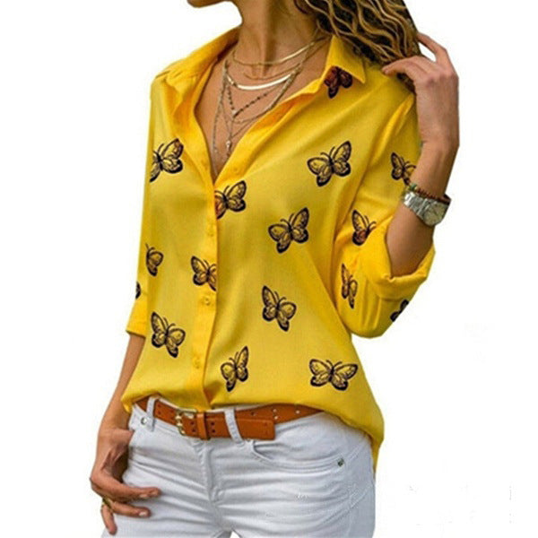 Neleia – Losvallende blouse met vlinderprint