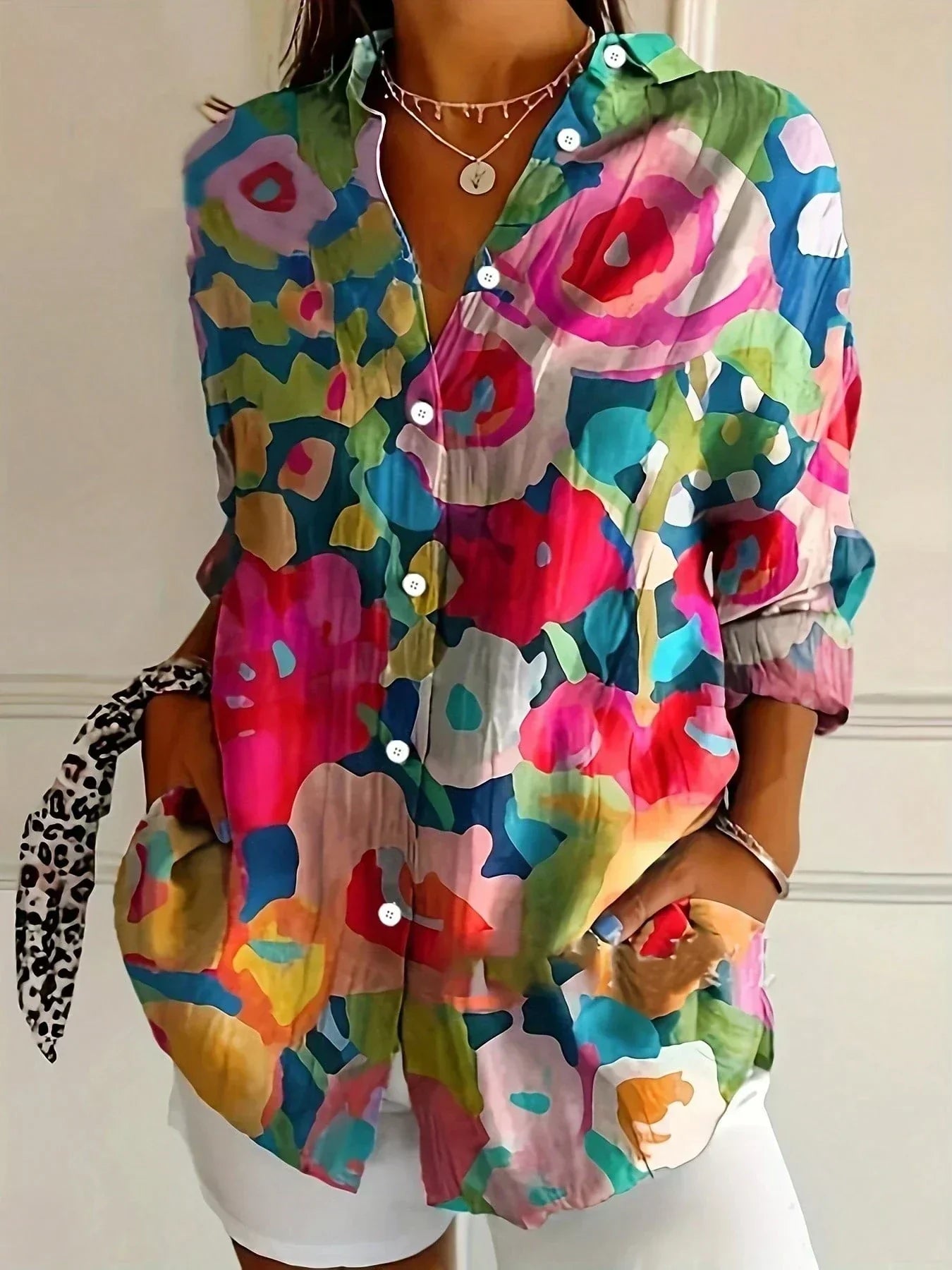 Annika - Kleurrijke blouse met speelse print